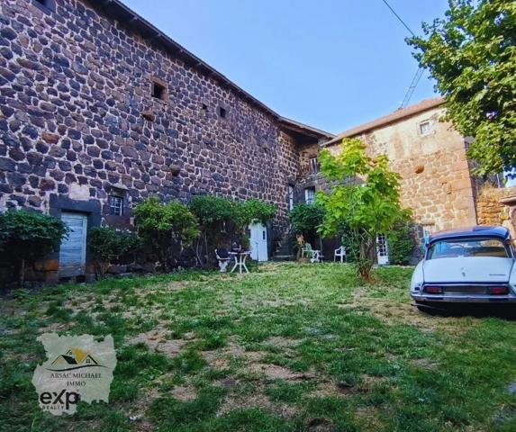 Maison spacieuse avec charme rustique à Cayres