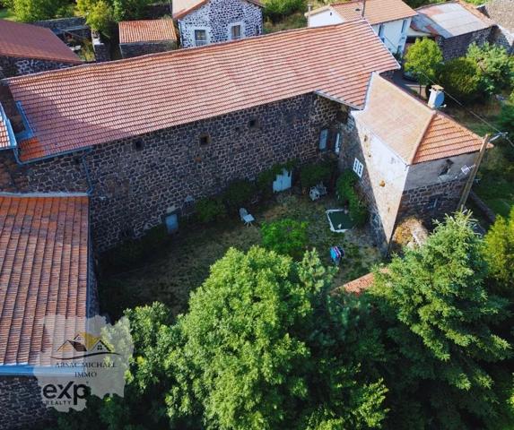 Maison spacieuse avec charme rustique à Cayres