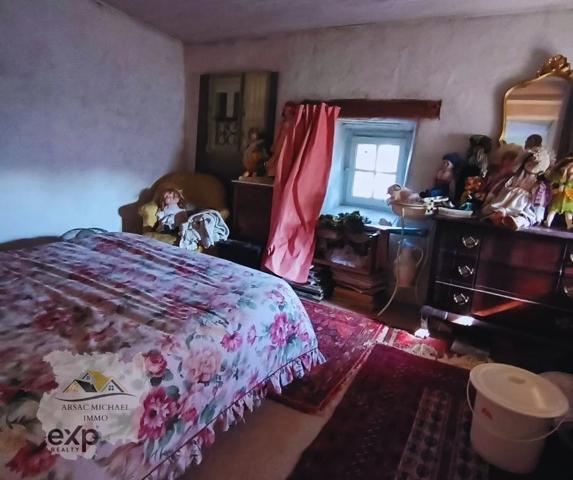 Maison spacieuse avec charme rustique à Cayres