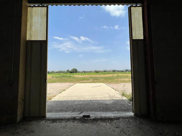 Entrepôt de 400m² et terres agricoles sur la commune de Bessières