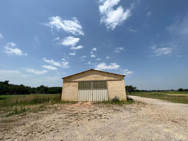 Entrepôt de 400m² et terres agricoles sur la commune de Bessières