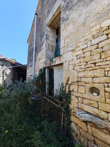 MAISON DE VILLAGE AVEC DEPENDANCES