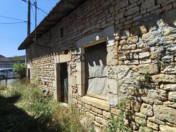 MAISON DE VILLAGE AVEC DEPENDANCES