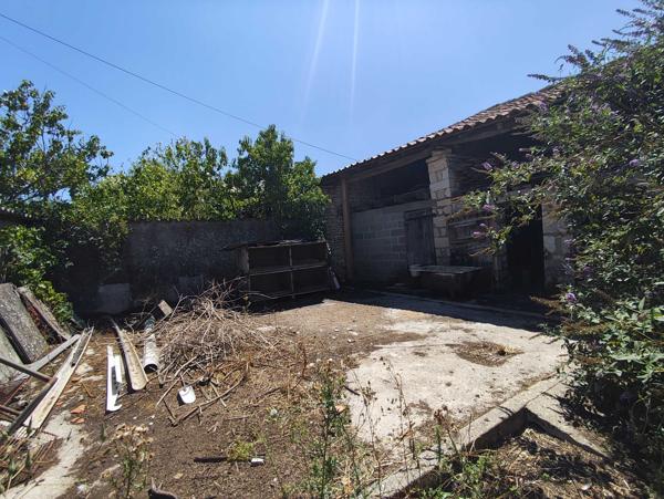 MAISON DE VILLAGE AVEC DEPENDANCES