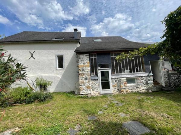 Maison - Vallee d'aspe - Réf.:205333 VALLEE D'ASPE AU COEUR D'UN VILLAGE - BEL ENSEMBLE IMMOBILIER IDEAL POUR PROJET DE CHAMBRES ET TABLE D'HOTES -