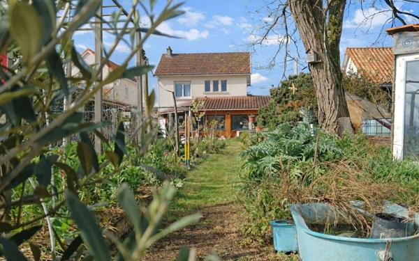 Maison à vendre    5 pièces •  Rezé