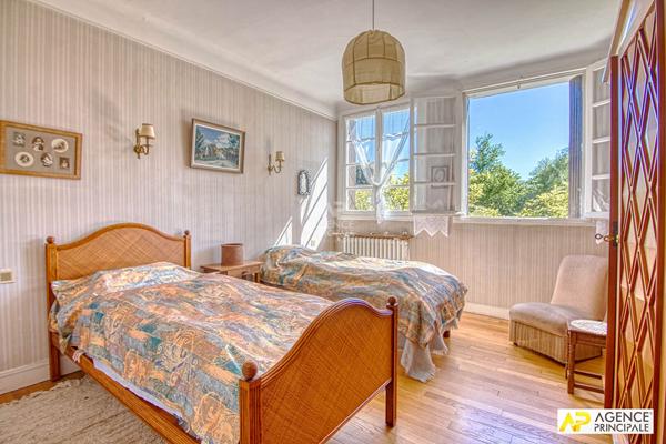 Le Chesnay Parc Aubert - Maison ancienne 130 m² habitables sur parcelle d'environ 400 m² 850 000 € **  - Référence  28250