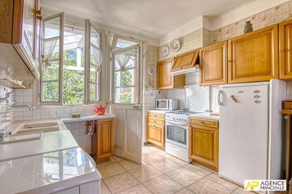 Le Chesnay Parc Aubert - Maison ancienne 130 m² habitables sur parcelle d'environ 400 m² 850 000 € **  - Référence  28250