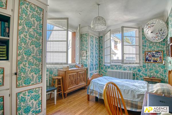 Le Chesnay Parc Aubert - Maison ancienne 130 m² habitables sur parcelle d'environ 400 m² 850 000 € **  - Référence  28250