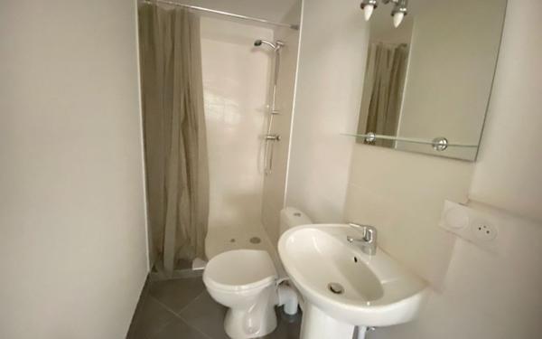 Appartement à louer    1 pièce •  Lunel-Viel
