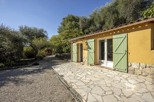 Maison parfaite a vendre! Piscine, jardin méditerranéen et maison d’amis