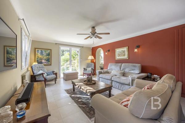 Maison parfaite a vendre! Piscine, jardin méditerranéen et maison d’amis