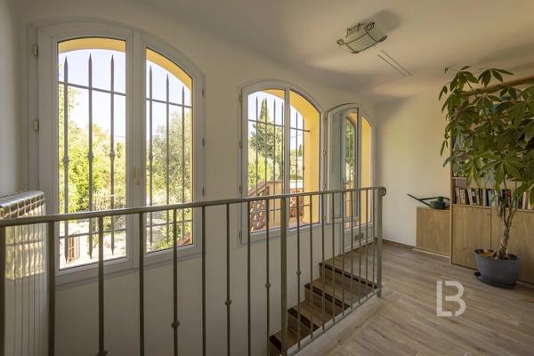 Maison parfaite a vendre! Piscine, jardin méditerranéen et maison d’amis