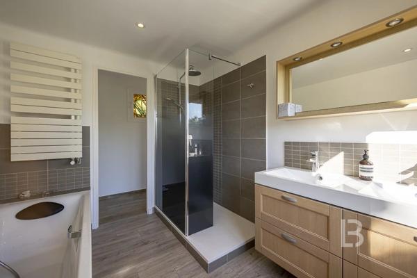 Maison parfaite a vendre! Piscine, jardin méditerranéen et maison d’amis