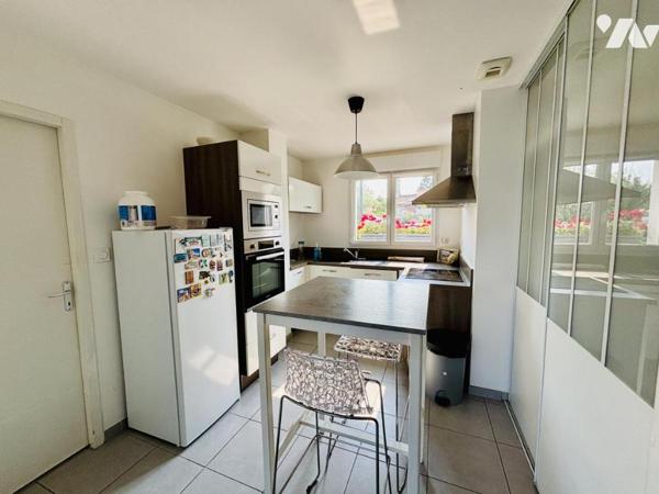 Maison contemporaine récente – 4 chambres et un bureau