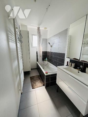 Maison contemporaine récente – 4 chambres et un bureau