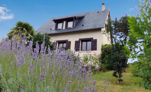 MAISON 5 PIÈCES - 93 M² HABITABLES – JARDIN, GARAGE – FERVAQUES (14140), À 15 MINUTES DE LISIEUX