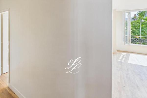 Vente - Appartement 3 pièces 61 m 2 Paris (75015)