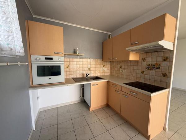 Appartement de type 3 avec terrasse et une place de parking