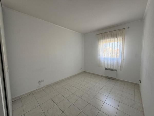 Appartement de type 3 avec terrasse et une place de parking