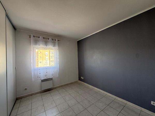 Appartement de type 3 avec terrasse et une place de parking