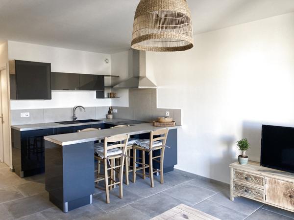 Sanary-sur-Mer (83110) Appartement T2 de 48 m² avec parking collectif.