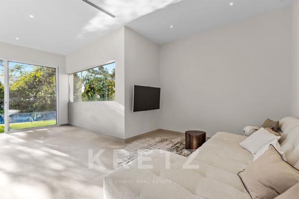 Villa avec piscine proche mer Cagnes-Sur-Mer