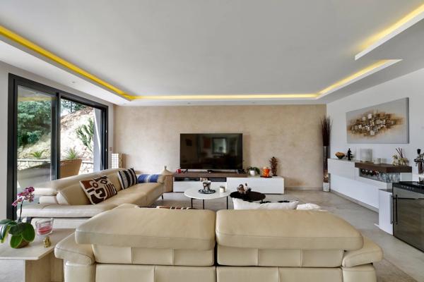 Superbe villa contemporaine entre Cannes et Golfe Juan