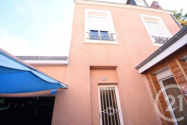 Maison à vendre  7 pièces - 207 m 2   VICHY  - 03