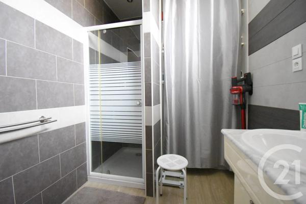 Maison à vendre  7 pièces - 207 m 2   VICHY  - 03