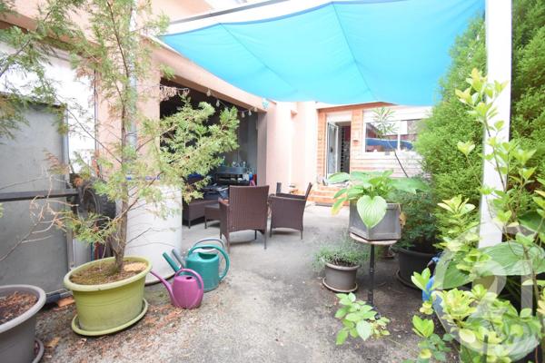Maison à vendre  7 pièces - 207 m 2   VICHY  - 03