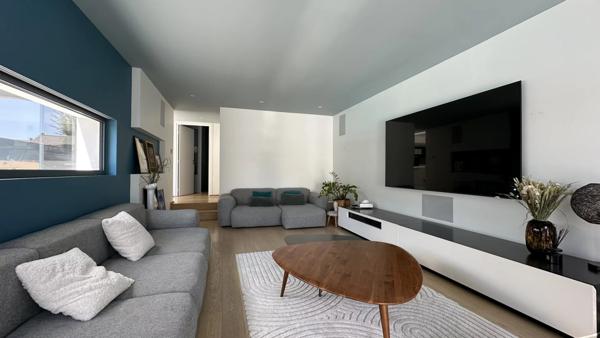 Villa d’Architecte dans le Triangle d’Or : volumes, design et rareté absolue