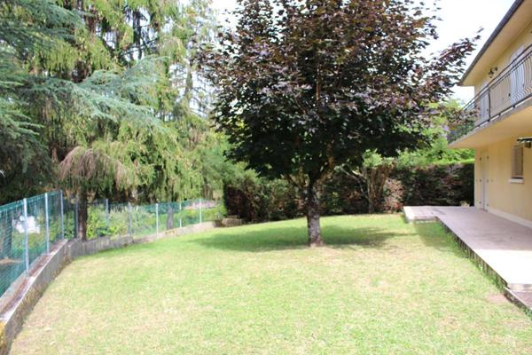 Maison type 6, sur sous-sol semi enterré, double garage, sur un terrain de 965 m²