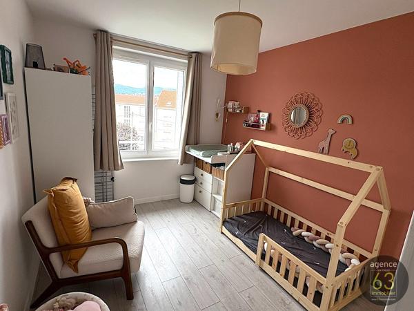 Beau et Lumineux T3 de 72 m2 en dernier étage, vue Puy de Dôme, coup de coeur