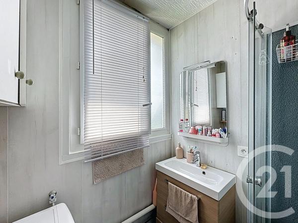 Appartement F4 à vendre  4 pièces - 66,02 m 2   CORBAS  - 69