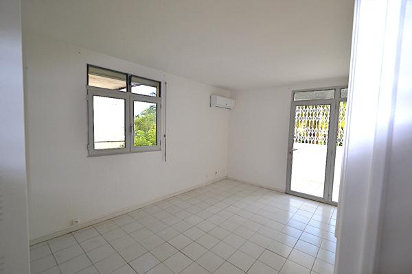 Gosier (97190) Appartement T3 beaux volumes bas du fort