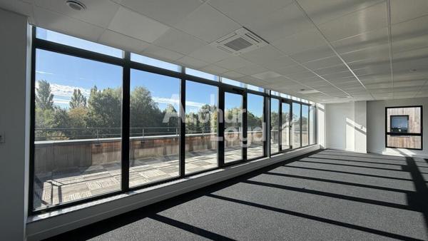 A LOUER : PLATEAU DE BUREAUX DE 274,21 M² -TERRASSE DE 22 M² - 8 PARKINGS AÉERIENS