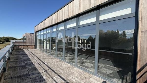 A LOUER : PLATEAU DE BUREAUX DE 274,21 M² -TERRASSE DE 22 M² - 8 PARKINGS AÉERIENS