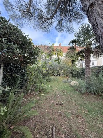La Rochelle (17000) À La Rochelle, immense maison avec terrasse 4 chambres en vente