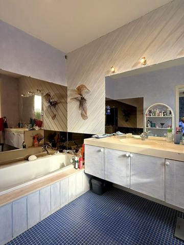 La Rochelle (17000) À La Rochelle, immense maison avec terrasse 4 chambres en vente