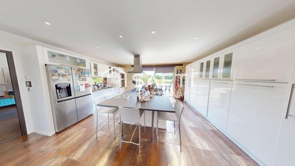 Magnifique propriété 462 m² 12 pièces deux piscine