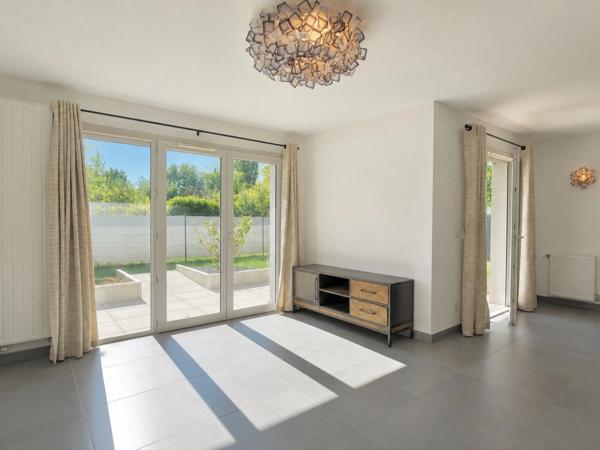 LA RAVOIRE (73480) : Appartement T3 de 63,42 m² avec terrasse, jardin privatif et garage