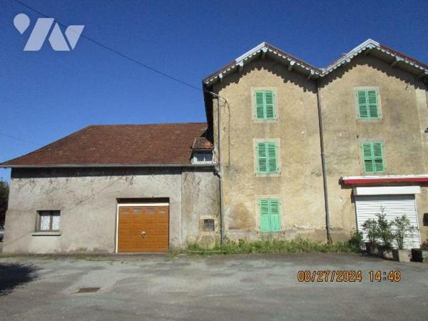 Bâtiment à rénover, en partie mitoyen,  à usage d'ancien commerce de boucherie et d'habitation,...
