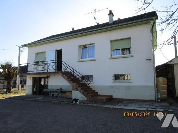 Maison d'habitation construite en 1963, composée de : 
- Au rez-de-chaussée : cuisine d'été, 1...