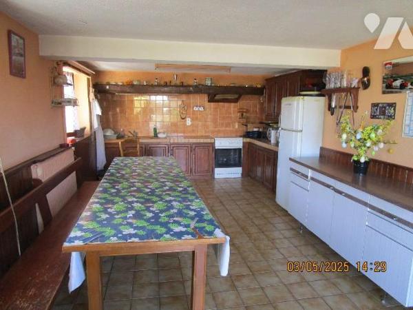 Maison d'habitation construite en 1963, composée de : 
- Au rez-de-chaussée : cuisine d'été, 1...