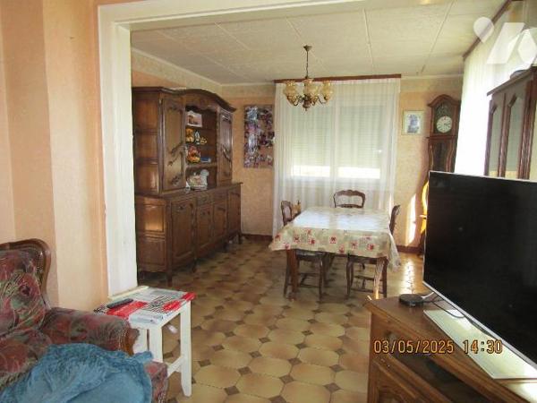 Maison d'habitation construite en 1963, composée de : 
- Au rez-de-chaussée : cuisine d'été, 1...