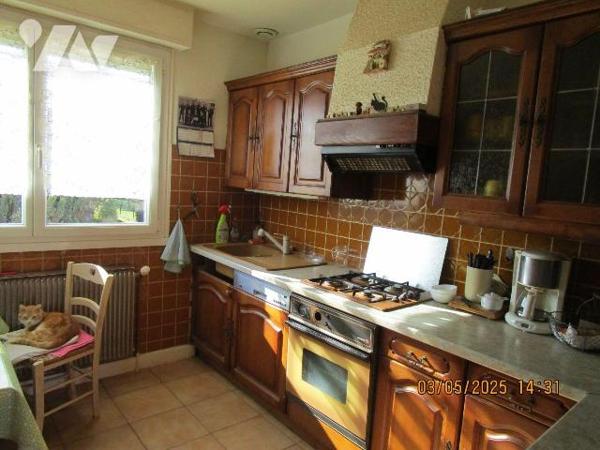 Maison d'habitation construite en 1963, composée de : 
- Au rez-de-chaussée : cuisine d'été, 1...