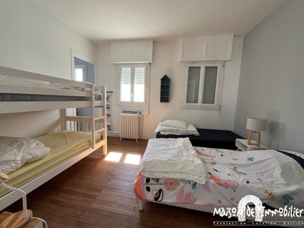 Vente Villa des Sixties - 7 pièces - 192m² - Piscine et jardin - Aperçu mer