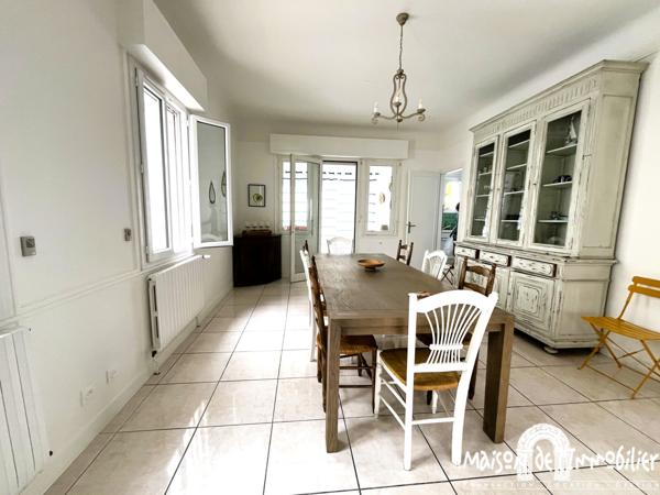 Vente Villa des Sixties - 7 pièces - 192m² - Piscine et jardin - Aperçu mer