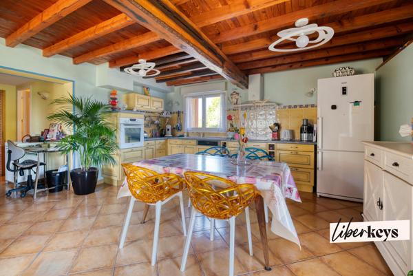 Maison T6 garage, annexes, terrain cadre exceptionnel.